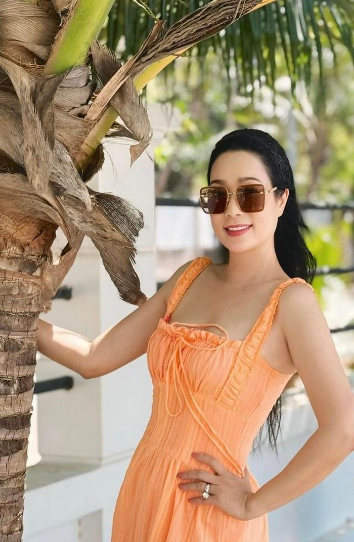 Có gia đình hạnh phúc cùng sự nghiệp thăng hoa nên cuộc sống của Á hậu/NSƯT Trịnh Kim Chi ngày càng thăng hoa.