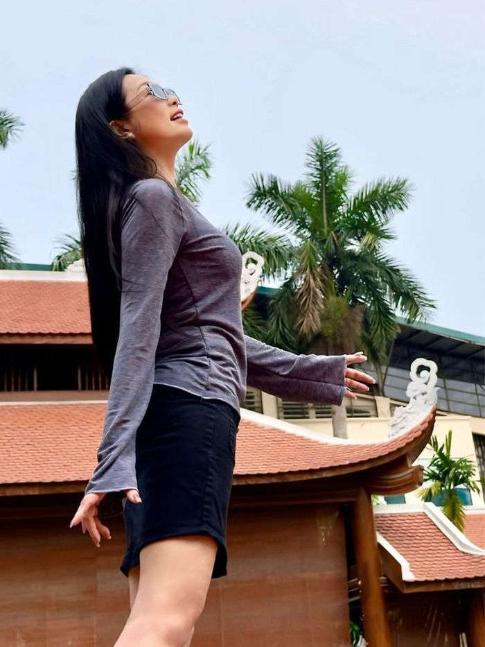 Sau hơn 30 năm miệt mài hoạt động nghệ thuật, Trịnh Kim Chi sở hữu gia tài phim ảnh đồ sộ. Chị góp mặt trong nhiều tác phẩm gây tiếng vang như: Những đứa con trong thành phố, Oan gia đại chiến, Những nẻo đường phù sa, Sóng gió thương trường, Cô gái xấu xí, Gạo nếp gạo tẻ...