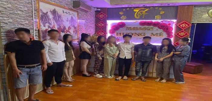 Nhân viên cơ sở Massage H.M. Ảnh: Công an tỉnh Tây Ninh