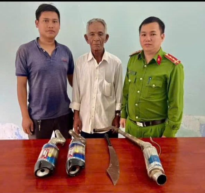 Nhờ hoạt động hiệu quả của mô hình “mỗi hộ gia đình có thành viên tham gia phòng, chống tội phạm”, lực lượng công an đã thu hồi nhiều vật dụng có nguy cơ gây mất trật tự xã hội.