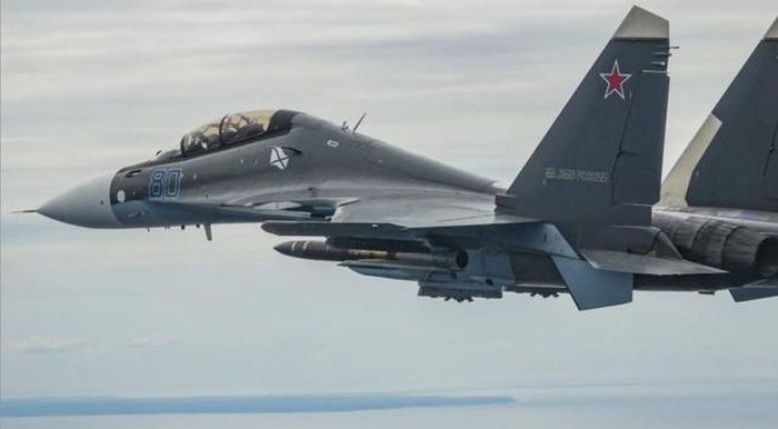 Máy bay chiến đấu Su-30SM2 của Hải quân Nga trang bị tên lửa Kh-31. (Nguồn: MW)