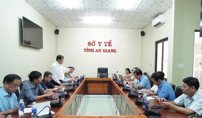 TS. Giang Hán Minh - Viện trưởng Viện Sốt rét - Ký sinh trùng - Côn trùng TPHCM chia sẻ tại buổi làm việc.