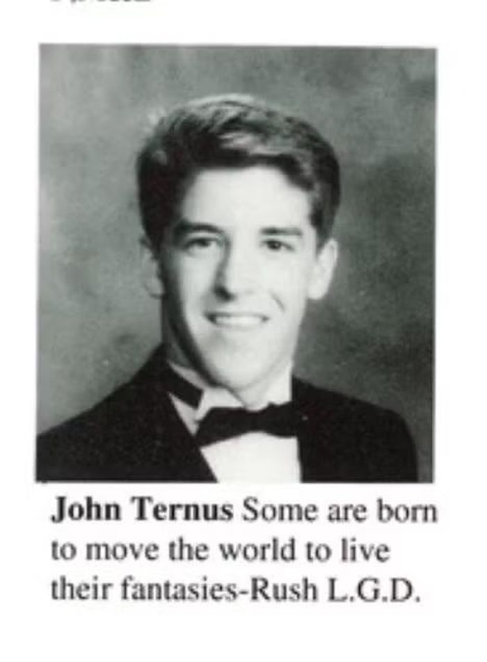 John Ternus thời trẻ.