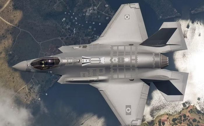 Trong kế hoạch ban đầu, các phi đội tiêm kích tàng hình đa nhiệm F-35I Adir cùng tiêm kích đa năng F-15I Ra'am của Israel được xem là lực lượng chủ công.
