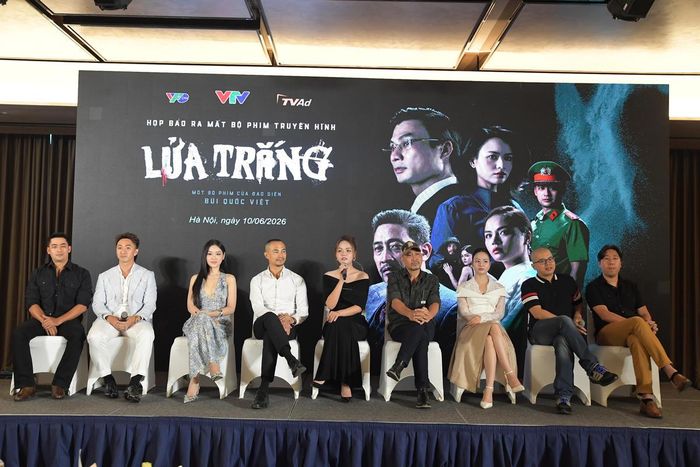 Ngày 10/6, bộ phim "Lửa trắng" do Trung tâm Phim truyền hình, Đài Truyền hình Việt Nam sản xuất, đã được ra mắt.