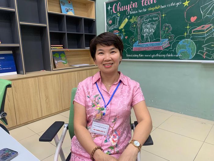Cô Nguyễn Cẩm Thanh, Phó hiệu trưởng Trường THCS Trưng Vương (Hà Nội), Phó trưởng điểm thi cho biết năm nay, điểm thi có 635 thí sinh đăng ký dự thi, được bố trí tại 28 phòng thi chính thức, 2 phòng thi dự phòng và 1 phòng chờ. Điểm thi đã chủ động xây dựng các phương án xử lý các tình huống phát sinh nhằm đảm bảo kỳ thi diễn ra an toàn, nghiêm túc.