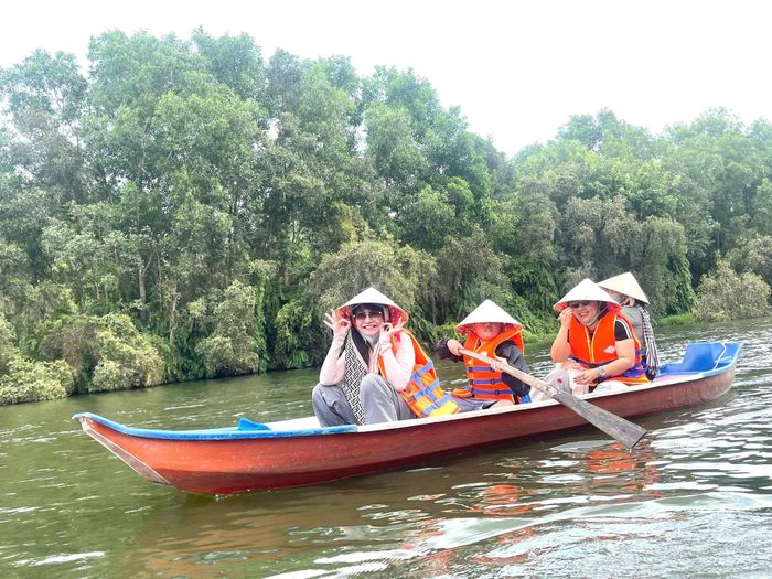  Du khách ngày càng ưu tiên lựa chọn những điểm đến giàu tính trải nghiệm văn hóa và thiên nhiên trong mùa hè 2026. 