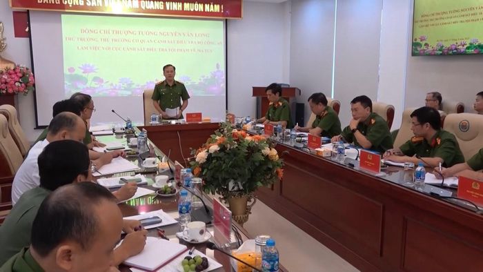  Thượng tướng Nguyễn Văn Long, Ủy viên Trung ương Đảng, Thứ trưởng Bộ Công an làm việc với Cục Cảnh sát điều tra tội phạm về ma túy. Ảnh: CA 