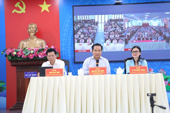  Đại biểu HĐND TP.HCM đơn vị số 36 tiếp xúc cử tri 3 xã Hóc Môn, Xuân Thới Sơn, Bà Điểm. Ảnh: LÊ THOA 