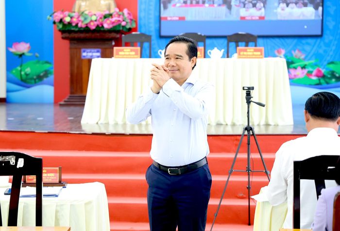  Ông Nguyễn Văn Được, Ủy viên Trung ương Đảng, Chủ tịch UBND TP.HCM, tại buổi tiếp xúc cử tri. Ảnh: LÊ THOA 