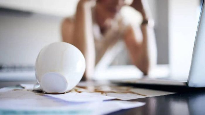 Trong khi một số người có thể uống vài tách mà không gặp vấn đề gì, những người khác có thể cảm thấy lo lắng chỉ sau một tách.