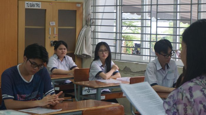  Giám thị sinh hoạt quy chế thi cho các thí sinh. Ảnh: NGUYỄN QUYÊN 