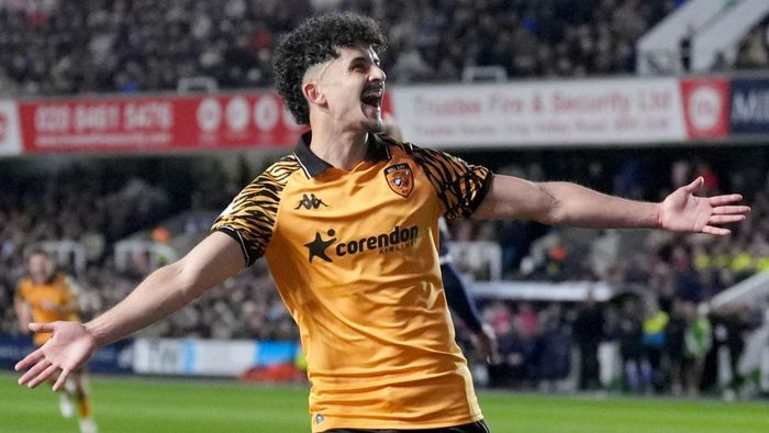 Hull City hoàn toàn có nguy cơ bị trừ điểm nếu không bán gấp cầu thủ.