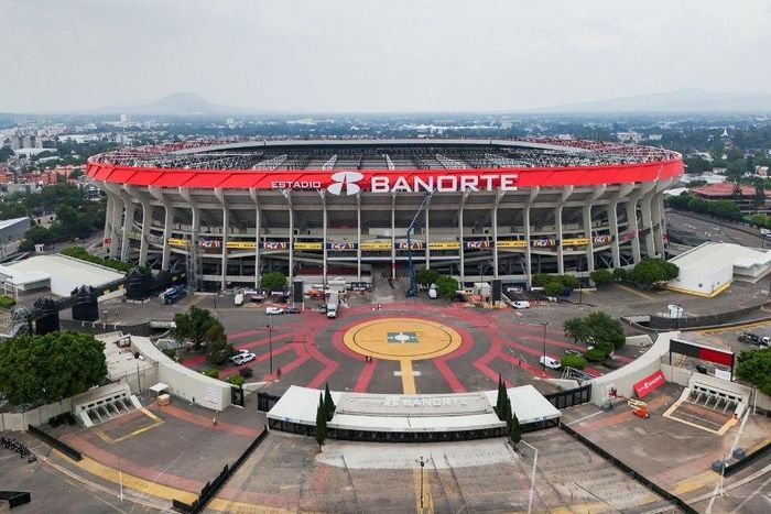  Các cuộc biểu tình diễn ra bên ngoài sân Azteca. Ảnh: Reuters. 