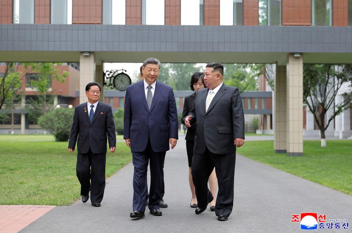  Theo Xinhua, sau chuyến thăm kéo dài hai ngày, hai nhà lãnh đạo đã thống nhất nâng tầm phát triển mối quan hệ giữa Trung Quốc và Triều Tiên lên tầm cao mới. Nhà lãnh đạo Trung Quốc gửi lời cảm ơn ông Kim Jong Un về sự đón tiếp nồng hậu và những sắp xếp chu đáo dành cho chuyến thăm, đồng thời cho biết chuyến thăm giúp ông cảm nhận sâu sắc hơn tình hữu nghị giữa hai nước. 