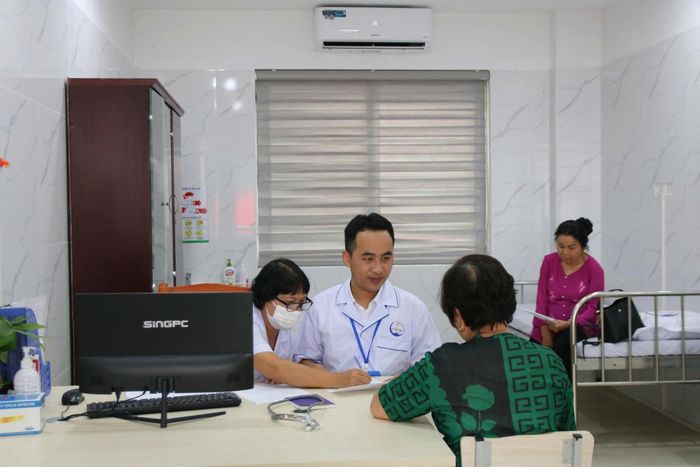  Theo hướng dẫn, nội dung khám sức khỏe định kỳ được thiết kế phù hợp với từng nhóm tuổi. Ảnh: SYTHN. 