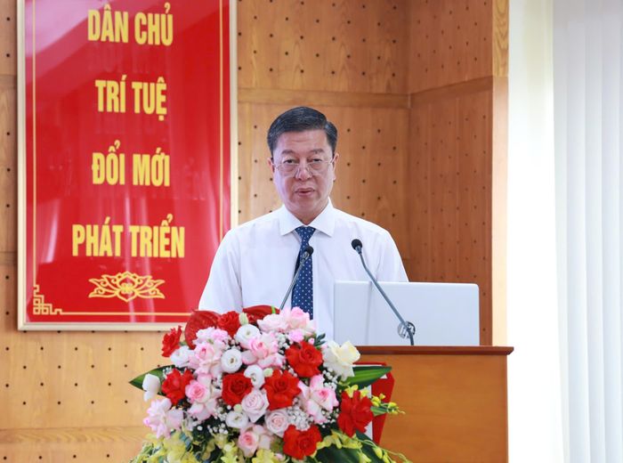 PGS.TS Vũ Trọng Lâm, Giám đốc - Tổng biên tập Nhà xuất bản Chính trị quốc gia Sự thật phát biểu đề dẫn. Ảnh: NXB Chính trị quốc gia Sự thật.