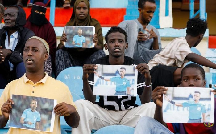  Theo Đại sứ quán Somalia tại Kenya, Artan đã được cấp thị thực nhập cảnh Mỹ trước khi lên đường. Tuy nhiên, quyết định cuối cùng vẫn thuộc về lực lượng kiểm soát biên giới tại sân bay. 