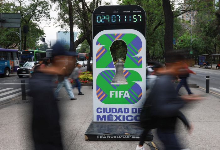 FIFA bị chỉ trích vì bán quyền mua vé, thu hàng triệu USD trước khi công bố giá vé chính thức. Ảnh: Henry Romero/Reuters.