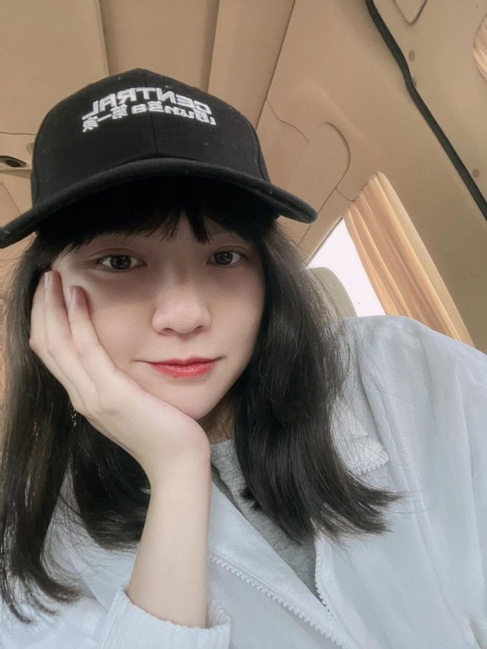 Những năm gần đây, vai trò của Hải Tú ở công ty M-TP Entertainment rất khó định danh. Trước đó, cô được công bố là talent, song chỉ mới tham gia diễn xuất trong MV Chúng ta của hiện tại và Chúng ta của tương lai. Từ đó đến nay, cô không có sản phẩm nào khác. Năm ngoái, cô thử sức với lĩnh vực travel blogger.