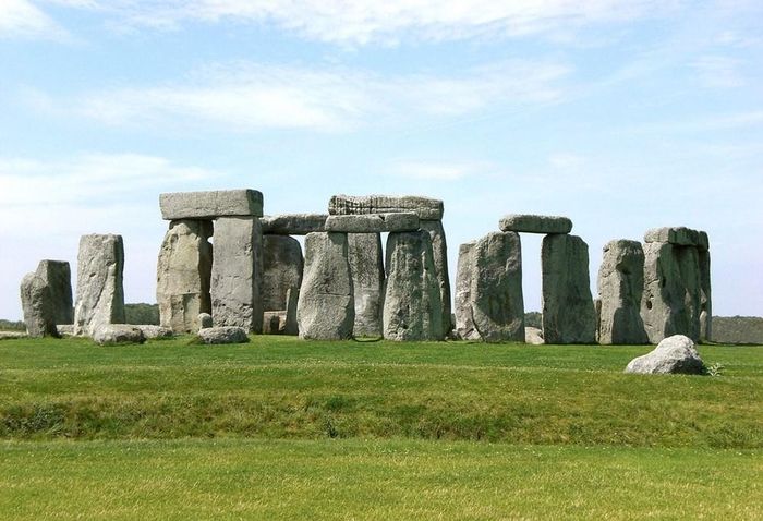 Vòng đá cổ Stonehenge (Anh). Những dấu tích cổ đại xa xưa nhất của con người tại đây, là những công trình tượng đài trên các ngọn đồi vùng Wiltshire nước Anh. Ảnh internet