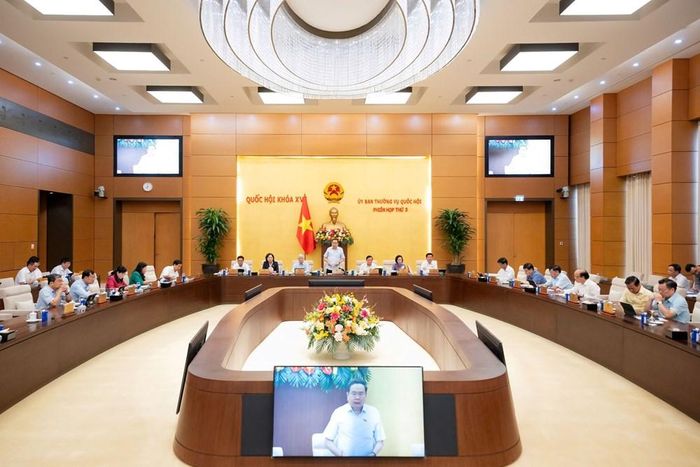 Phiên họp thứ 3 của Ủy ban Thường vụ Quốc hội diễn ra trong một ngày nhưng xem xét tới 7 nội dung quan trọng, liên quan nhiều lĩnh vực khác nhau