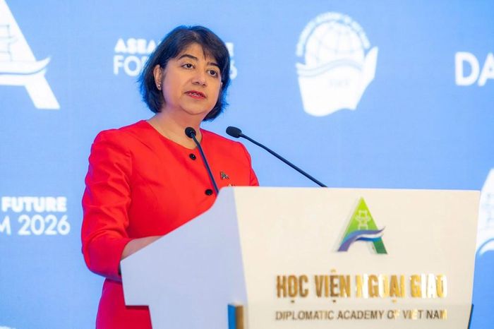 Quốc vụ khanh Bộ Ngoại giao Vương quốc Anh Seema Malhotra phát biểu mở đầu phiên thảo luận