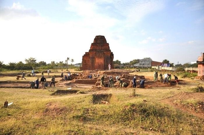 Khai quật di tích quốc gia đặc biệt tháp Hòa Lai năm 2012 -2013