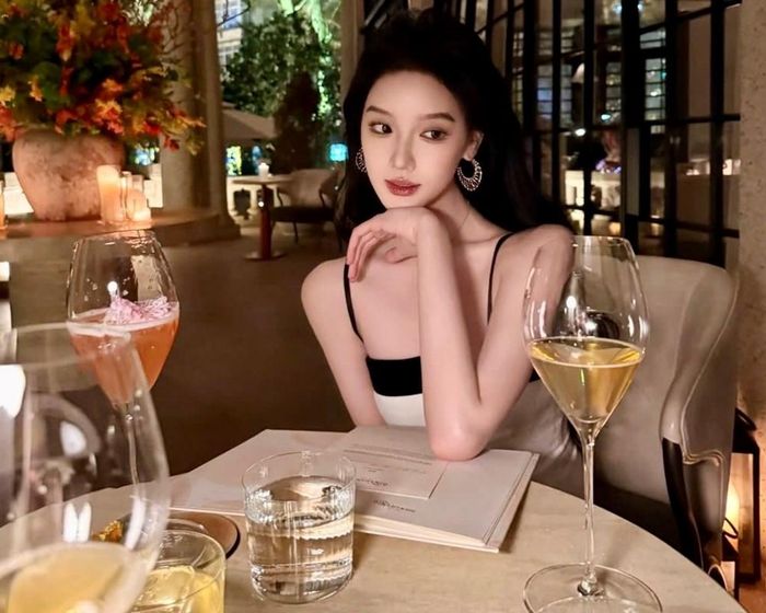 Sự nở rộ của dịch vụ bán ảnh “phông bạt” đang làm dấy lên nhiều tranh luận về tính chân thực của nội dung trên không gian mạng. Ảnh minh họa