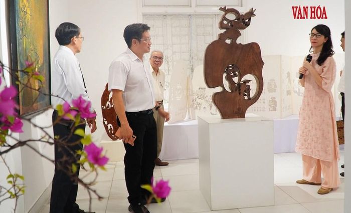 Không gian triển lãm "Hành trình từ trái tim" tại Trung tâm Nghệ thuật Lê Bá Đảng, TP. Huế