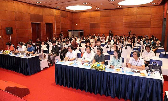 Các đại biểu tham dự chương trình
