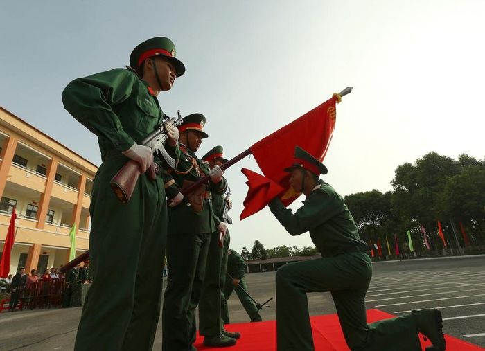 Chiến sĩ mới tuyên thệ tại buổi lễ. Ảnh: Duy Khương – TTXVN