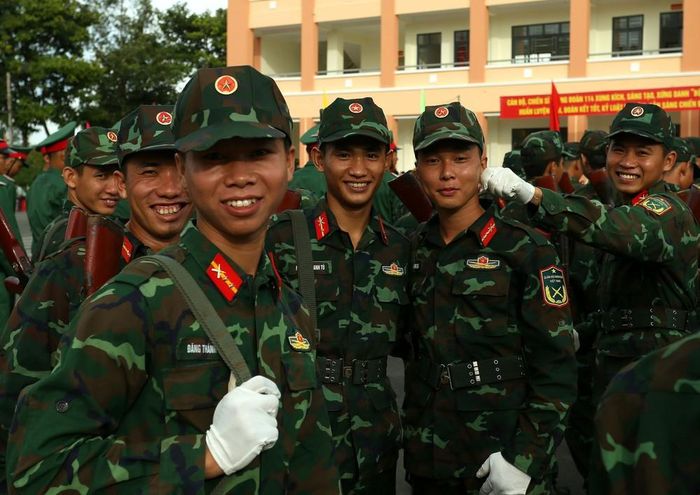 Các chiến sĩ mới tham dự buổi lễ. Ảnh: Duy Khương – TTXVN