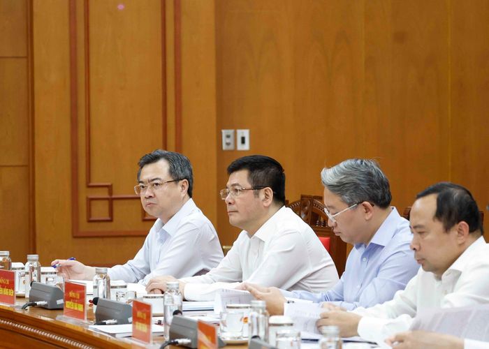 Các đại biểu tham dự cuộc làm việc