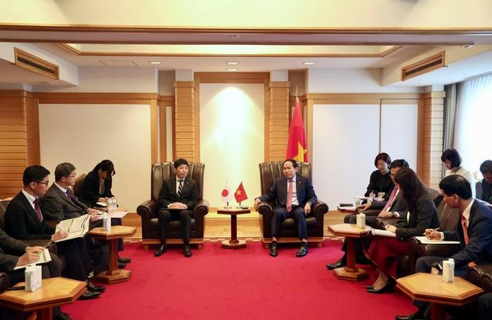 Phó Thủ tướng mong muốn chính quyền tỉnh Gunma và ông Yamamoto Ichita tiếp tục thúc đẩy hợp tác với địa phương Việt Nam - Ảnh: VGP/Thu Sa
