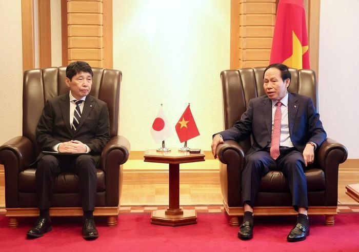 Phó Thủ tướng bày tỏ sự cảm kích đối với Thống đốc và tỉnh Gunma đã luôn ủng hộ, thúc đẩy quan hệ hợp tác hữu nghị với Việt Nam, nhất là với tỉnh Ninh Bình - Ảnh: VGP/Thu Sa