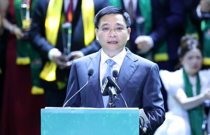 Phó Thủ tướng Nguyễn Văn Thắng nhấn mạnh, thế hệ doanh nhân trẻ hôm nay có một sứ mệnh mới: Đưa Việt Nam trở thành quốc gia phát triển, hùng cường và thịnh vượng bằng tri thức, công nghệ, đổi mới sáng tạo và tinh thần doanh nhân - Ảnh: VGP/Đức Tuân