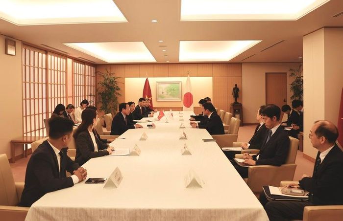Bộ trưởng Motegi mong muốn hai bên tiếp tục hợp tác hiệu quả trên các vấn đề khu vực và quốc tế cùng quan tâm - Ảnh: VGP/Thu Sa
