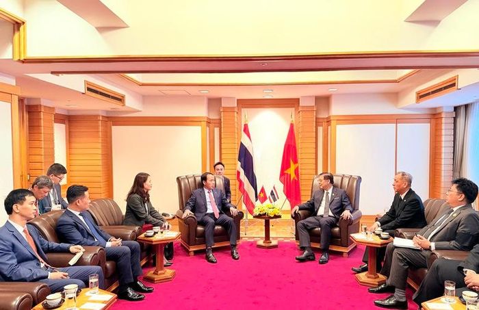 Phó Thủ tướng Lê Tiến Châu đề nghị hai bên tăng cường công tác đối ngoại nhân dân, mong muốn Hoàng gia và Chính phủ Thái Lan tiếp tục quan tâm, tạo điều kiện hỗ trợ người Việt Nam tại Thái Lan - Ảnh: VGP/Thu Sa