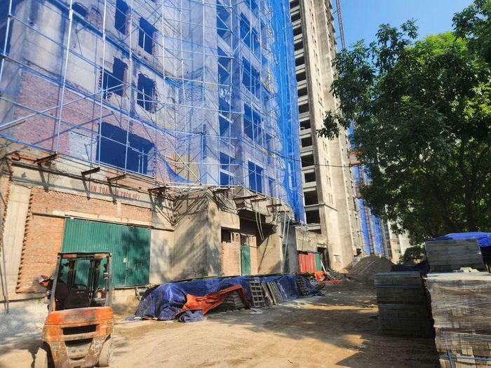 Khu nhà ở xã hội tại Tứ Hiệp, Thanh Trì đang được cải tạo để đưa vào sử dụng trong tháng 6/2026 sau nhiều năm bỏ hoang. (Ảnh: KC)