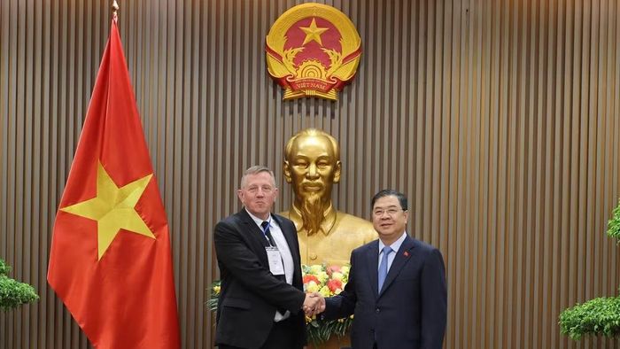 Phó Thủ tướng Thường trực Phạm Gia Túc và ông Ben Backwell, Giám đốc điều hành GWEC. (Ảnh: VGP/Phương Nguyên)