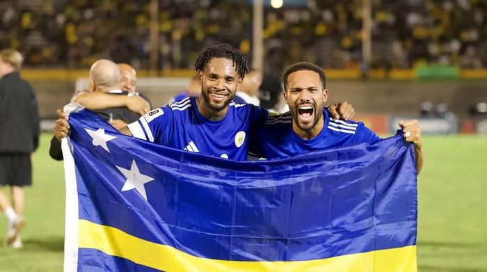 Các cầu thủ đội tuyển Curaçao vui mừng khi lần đầu giành quyền dự vòng chung kết World Cup 2026 (curacao.com).