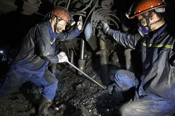 Tổ chức, cá nhân được phép khai thác vượt không quá 15% công suất quy định trong giấy phép khai thác khoáng sản than .