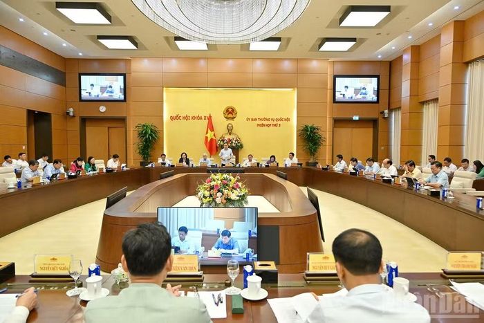 Quang cảnh phiên họp. (Ảnh: THỦY NGUYÊN)