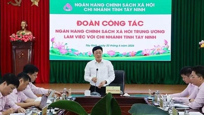 Tổng Giám đốc Ngân hàng Chính sách xã hội Dương Quyết Thắng phát biểu chỉ đạo tại buổi làm việc với chi nhánh Ngân hàng Chính sách xã hội tỉnh Tây Ninh.