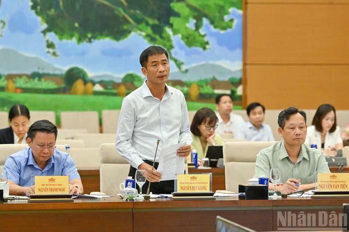 Phó Viện trưởng Viện Kiểm sát nhân dân tối cao Nguyễn Duy Giảng phát biểu tại phiên họp.