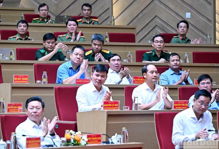 Lãnh đạo các bộ, ngành, cơ quan, dự hội thảo. (Ảnh: DUY LINH)