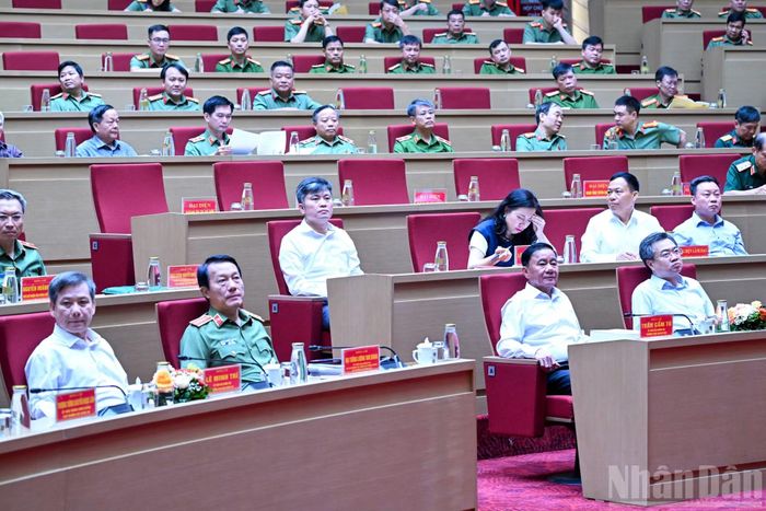 Thường trực Ban Bí thư Trần Cẩm Tú, các đồng chí lãnh đạo Đảng, Nhà nước và các đại biểu dự hội thảo. (Ảnh: DUY LINH)