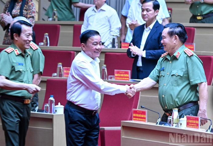 Thường trực Ban Bí thư Trần Cẩm Tú với các đại biểu dự hội thảo. (Ảnh: DUY LINH)