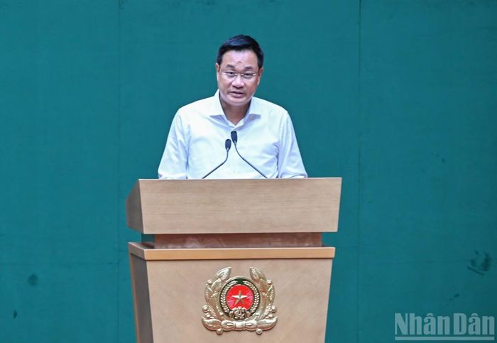 Bí thư Thành ủy Đà Nẵng Lê Ngọc Quang tham luận tại hội thảo. (Ảnh: DUY LINH)